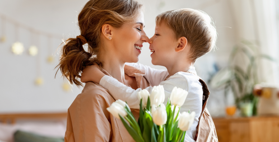 Как поздравить маму: вдохновляющие идеи и советы для дома