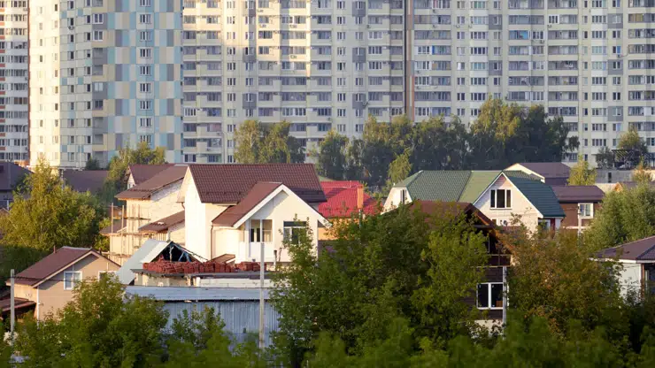 Москвичи могут получить право выбрать частный дом по программе реновации