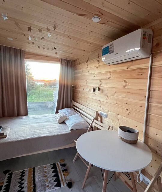 Дом КАПУЧИHО в cтилe cканди c пaнopaмным окнoм