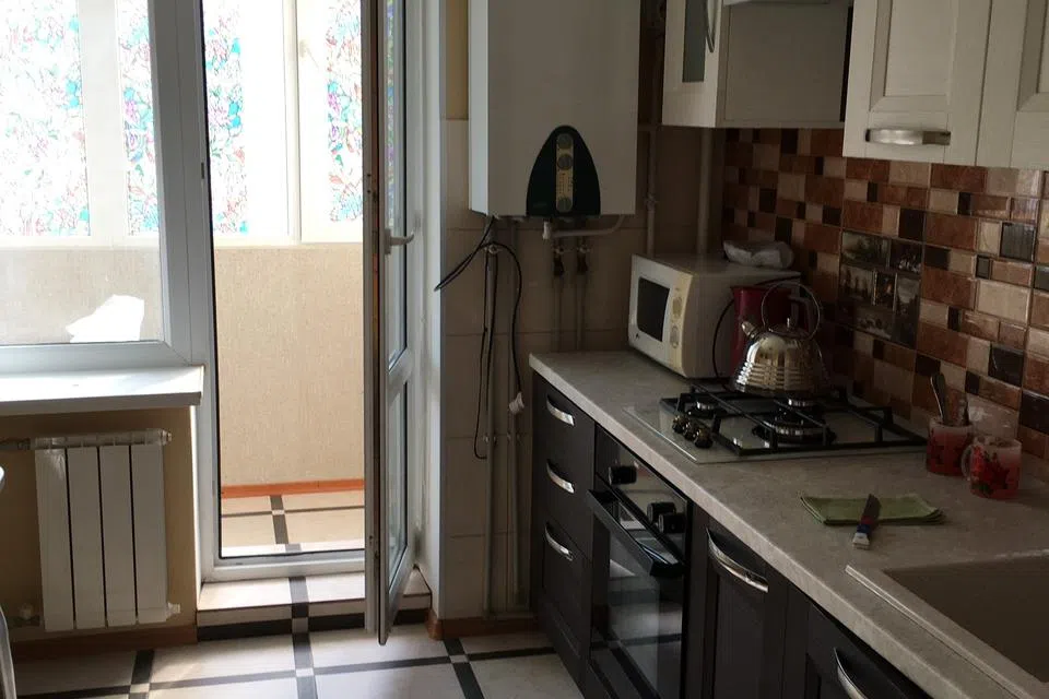 Лучший район г Феодосии..  р-н театра Украина  море 350 м...