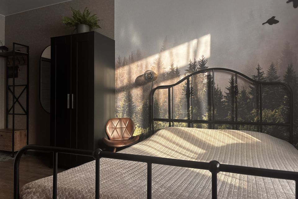 Студия с видом на лес и горы. 