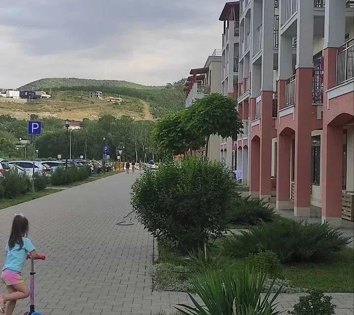 Уютная квартира с бассейном  и видом на горы