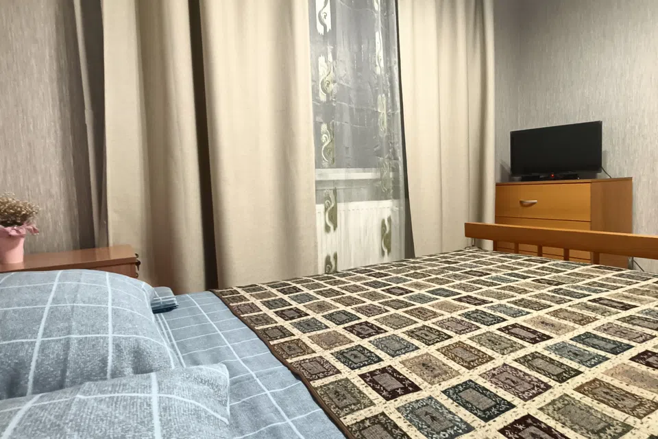 Видовая квартира 18 этаж с большой кроватью.