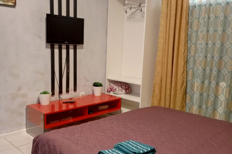 Уютная студия эконом на цокольном этаже