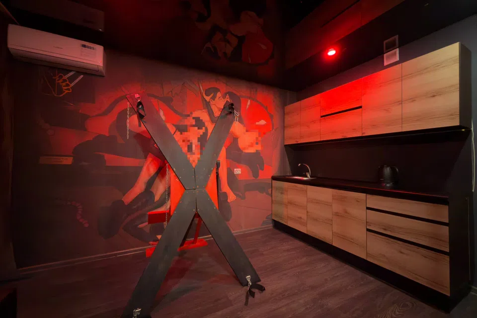 Secret Hotel-Secret Room