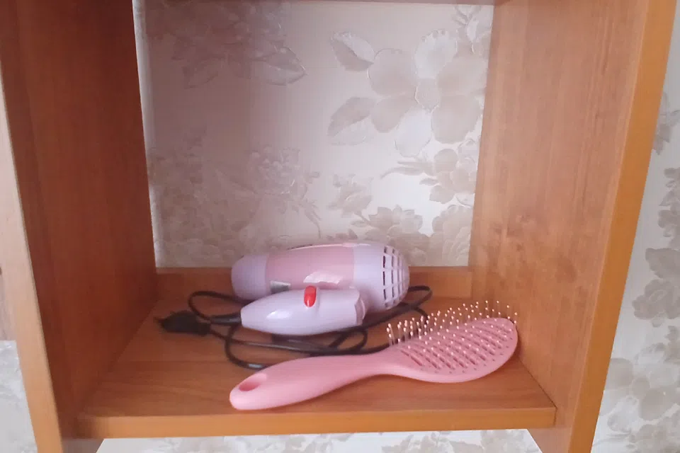 5 гостей.3 кровати 44 кв м.Wi-Fi и стол.
