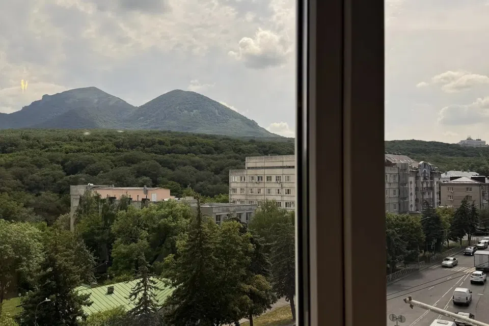 Студия с видом на гору Бештау