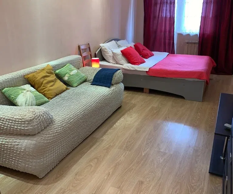 1 комнатная квартира в центре на Максима Горького