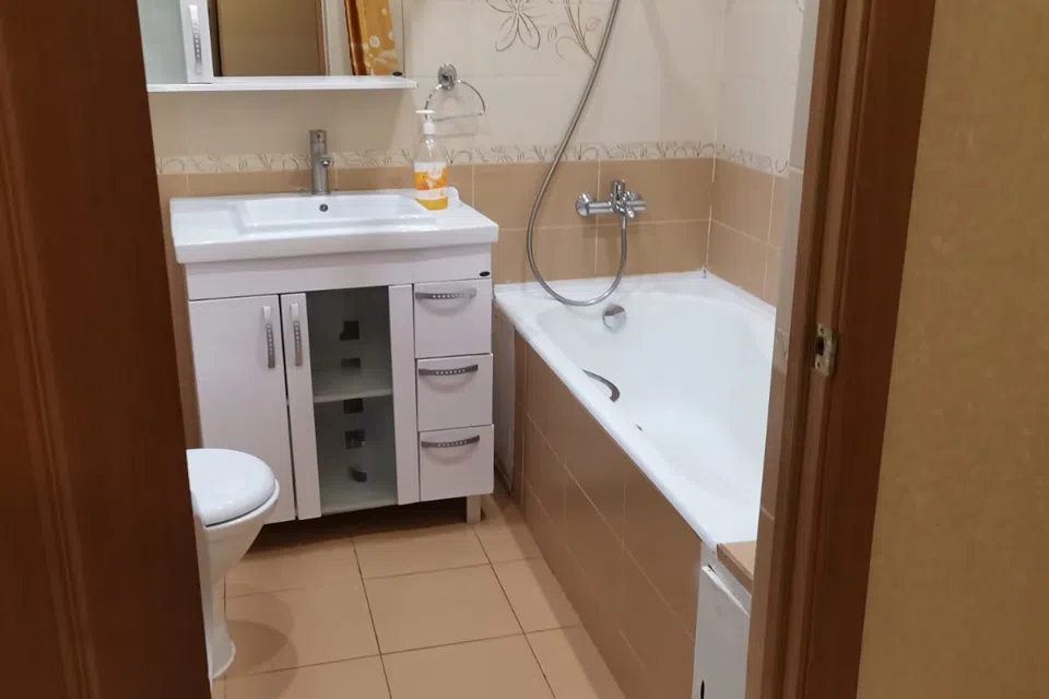 Уютная евродвушка в центре Сочи. Ровная поверхность. 