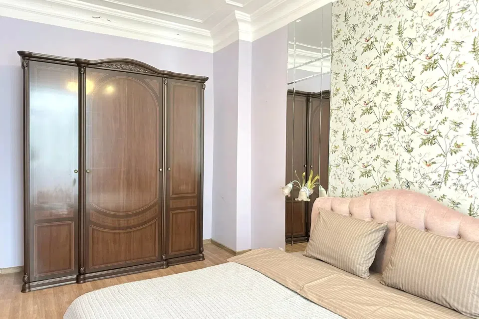 2-к квартира с кондиционером и балконом в центре на Кирова
