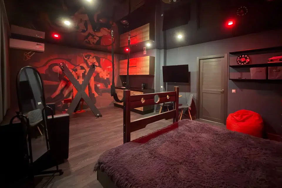 Secret Hotel-Secret Room