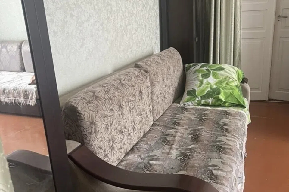 Уютный дом возле набережной у озера