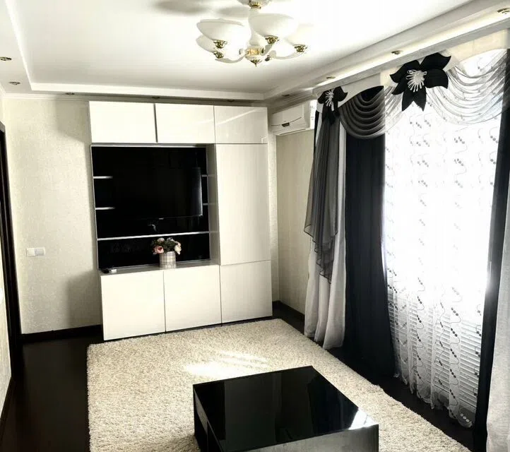  Шикарная квартиpа в cамом цeнтрe гoрoда