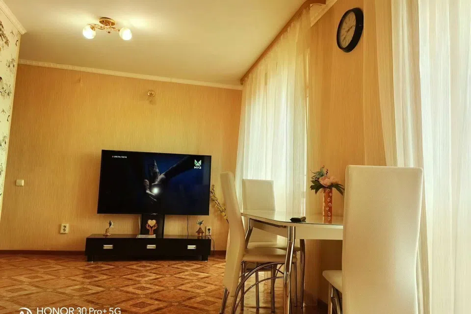 3-к квартира на Первостроителей 4