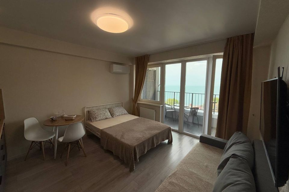 Студия Ретро у моря с открытым бассейном