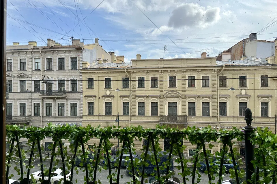 Уникальные апартаменты с красивым балконом на Литейном