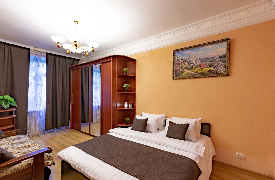 Подольских курсантов, 6
