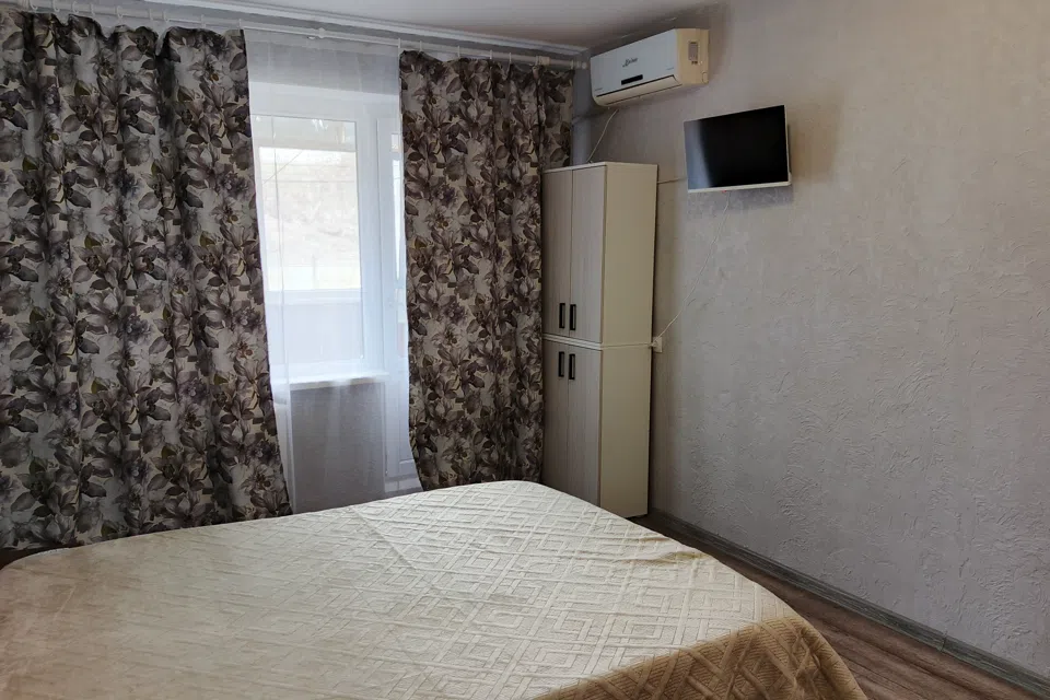 Посуточно 1комн. квартира в 5 минутах ходьбы до Набережной.
