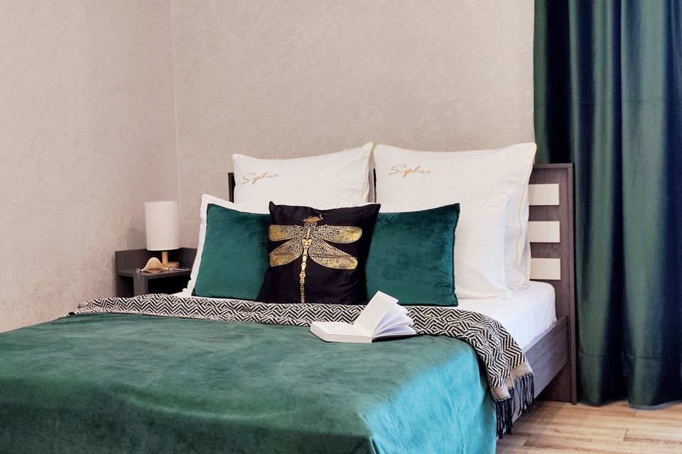 Студия с панорамными окнами вид на город 