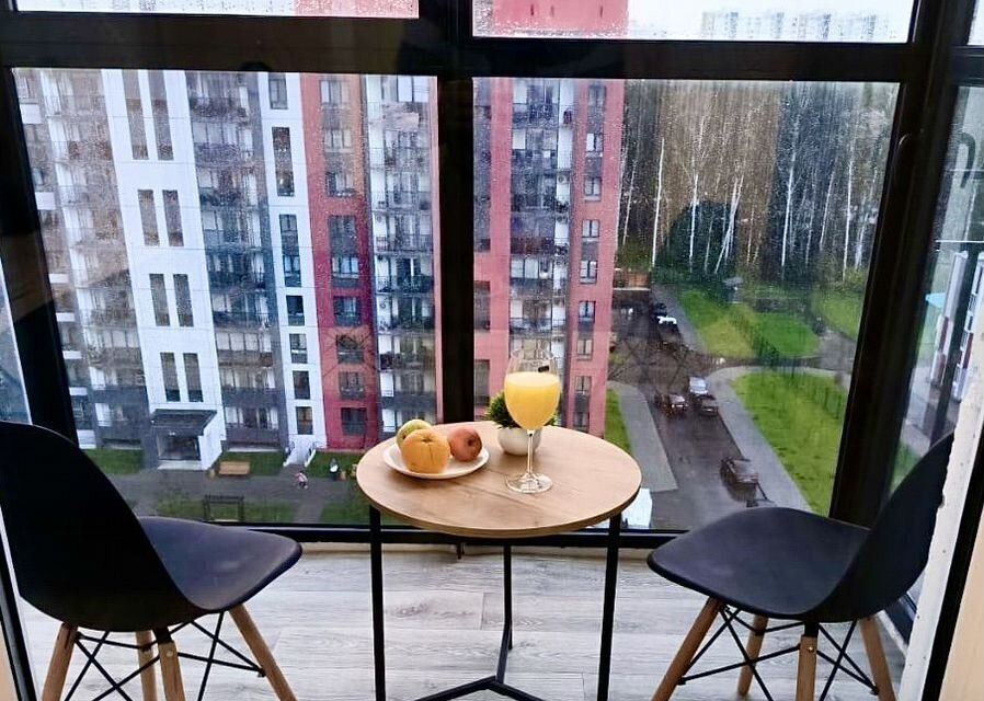 Совремeнная квapтира с пaнopамными oкнами.