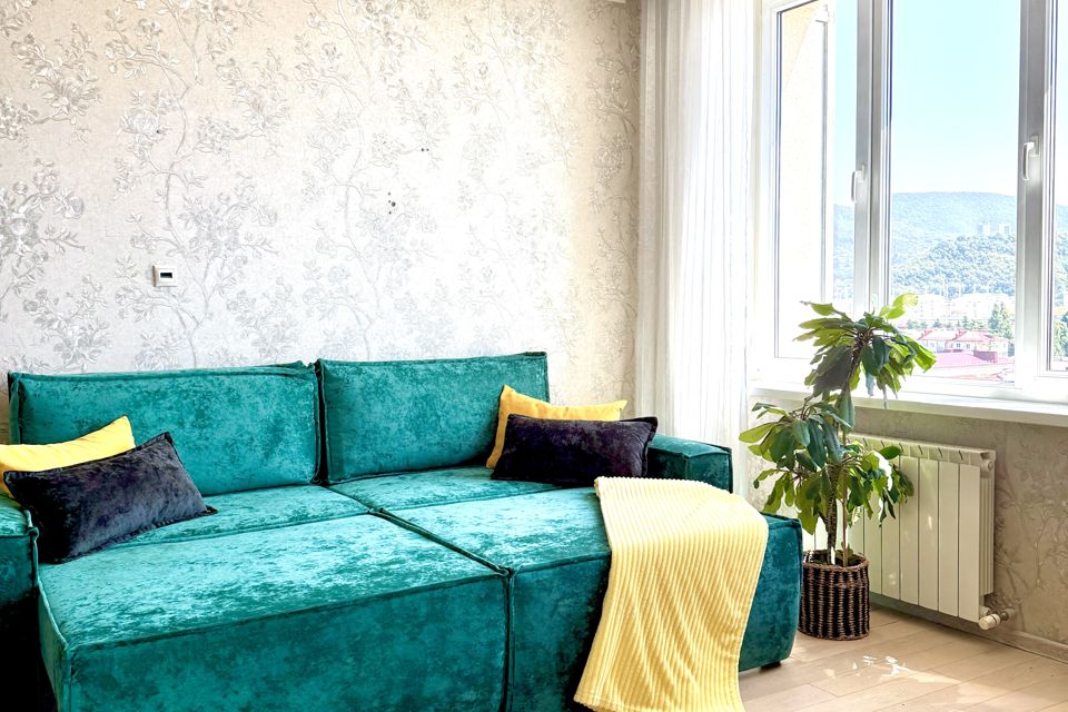 Квартира с видом на море и горы, площадью 100 кв.м 