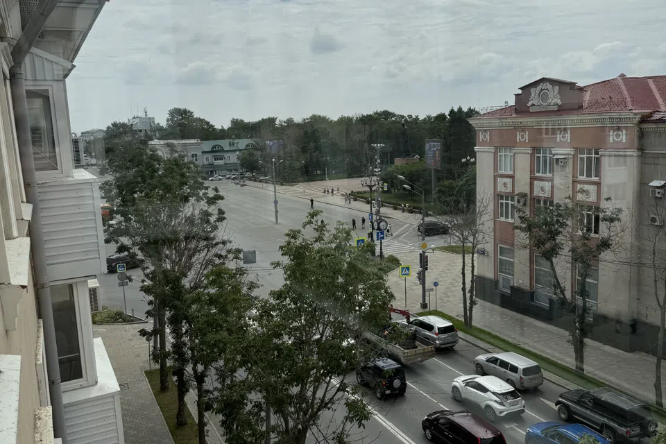 Светлая квартира в центре города с видом на закат