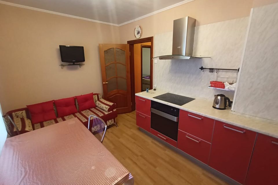 Большая 1-к квартира при въезде в город.