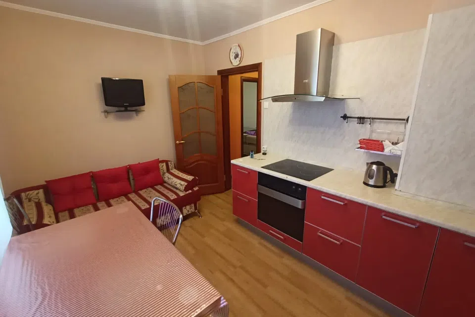 Большая 1-к квартира при въезде в город.