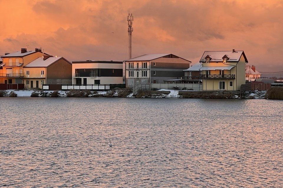 Эллинг с видом на озеро