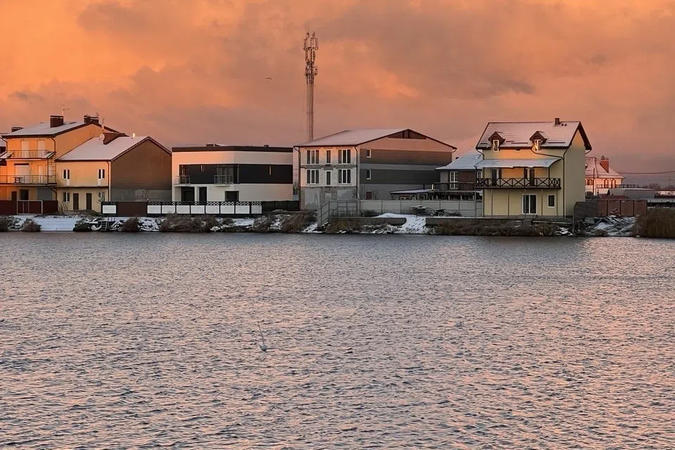 Эллинг с видом на озеро