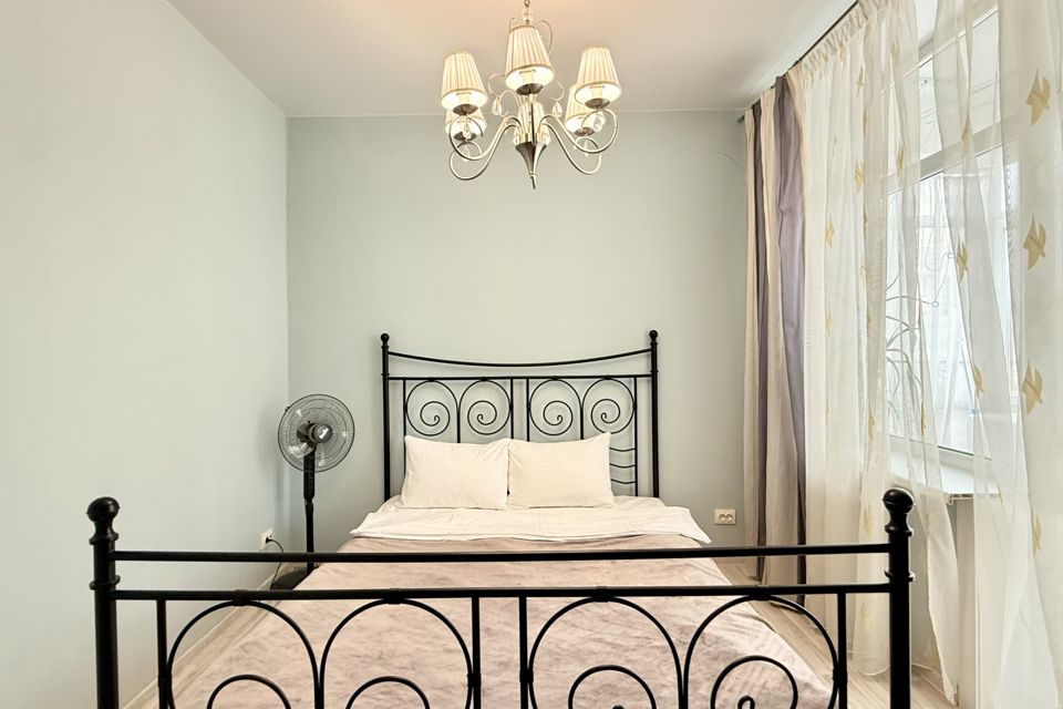 Трехкомнатная в элитном районе Малиновка. Сити Молл,Аэропорт