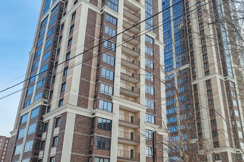 Уютная квартира с видом на Красный проспект