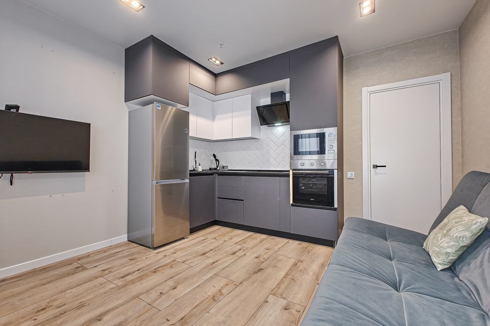 Евродвушка с видом на реку на Михайловской набережной