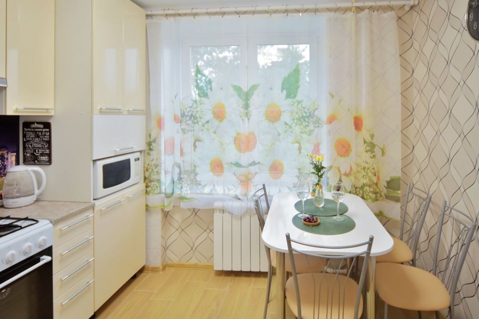 2 комнатная квартира у метро