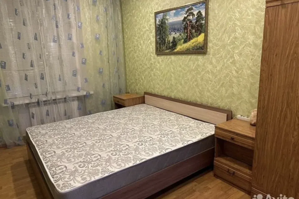 4-х комнатная в центре Луганска посуточно 8-10 мест