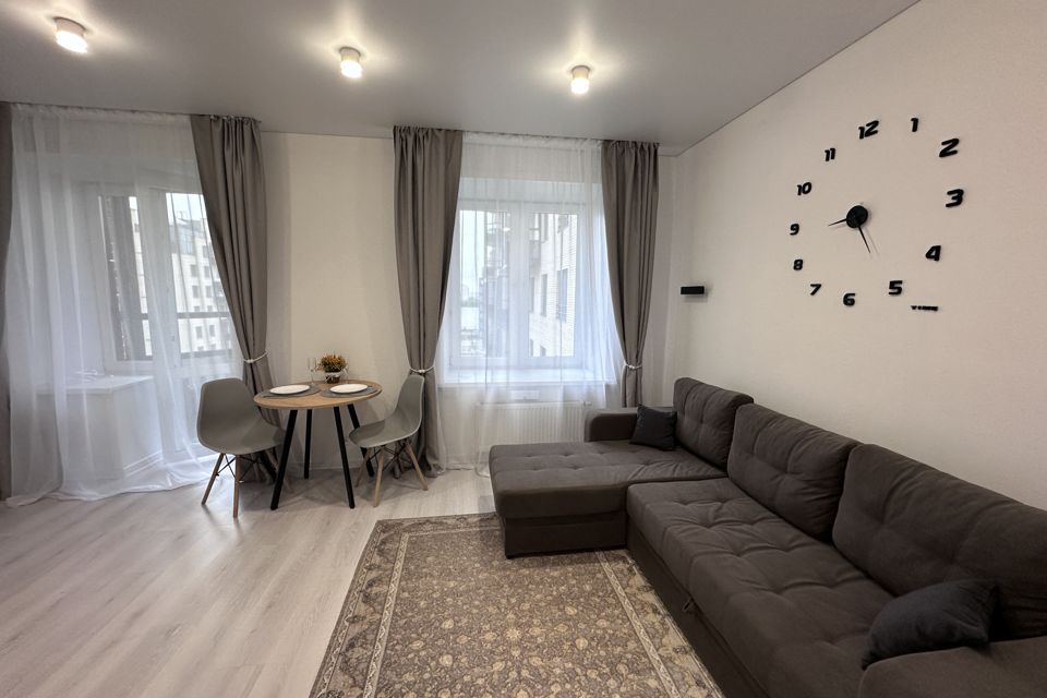 Уютная квартира-студия в центре города, с видом на озеро 