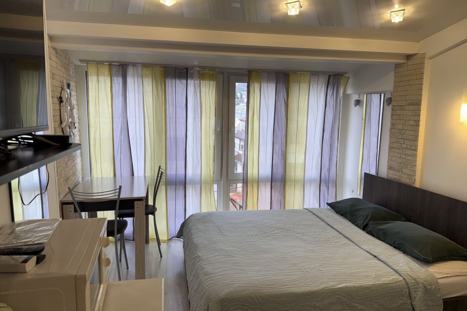 У Сочи парка студия Хуторская 76-43