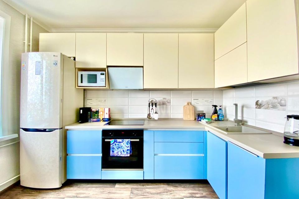 Трехкомнатная квартира с современным ремонтом в новостройке