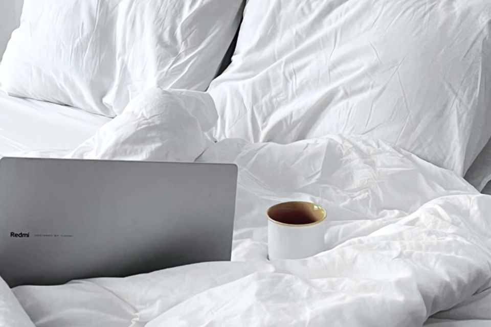 ютная студия с белоснежным текстилем по высоким стандартам 