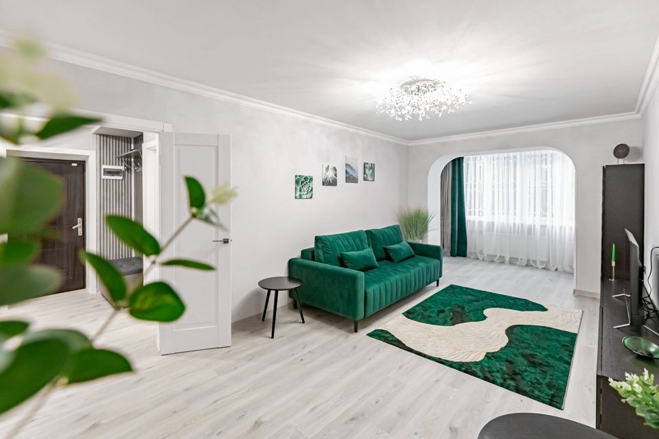 Уютная большая квартира у каскадной лестницы