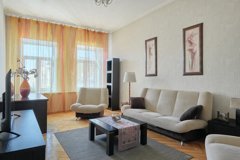 Просторные апартаменты RentDaySpb в доме поэта Н.Гумилева