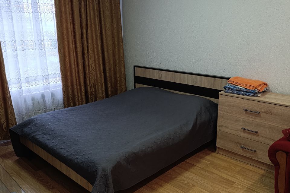 Посуточно 1-комн.  ,М-н Центральный,4.р-н Лед.Дворца Аркада