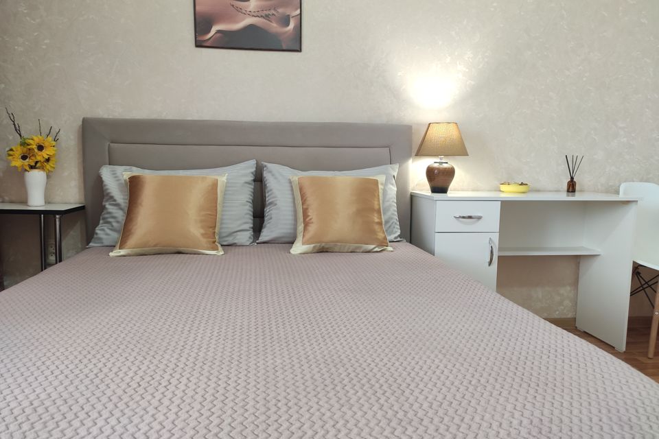 современная светлая квартира у моря