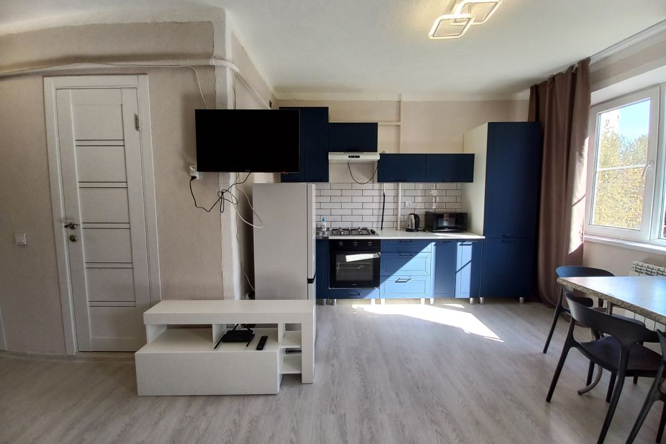 Квартира-Студия с новым ремонтом.