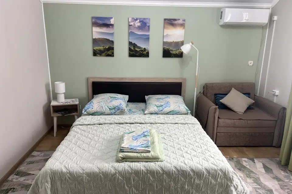 Уютная квартира в тихом районе со своей парковкой,на 4 гостя
