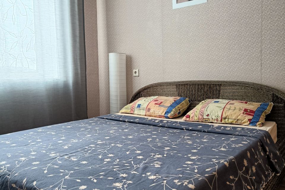 Однокомнатная квартира рядом с МНТК и Заря. Аэропорт.
