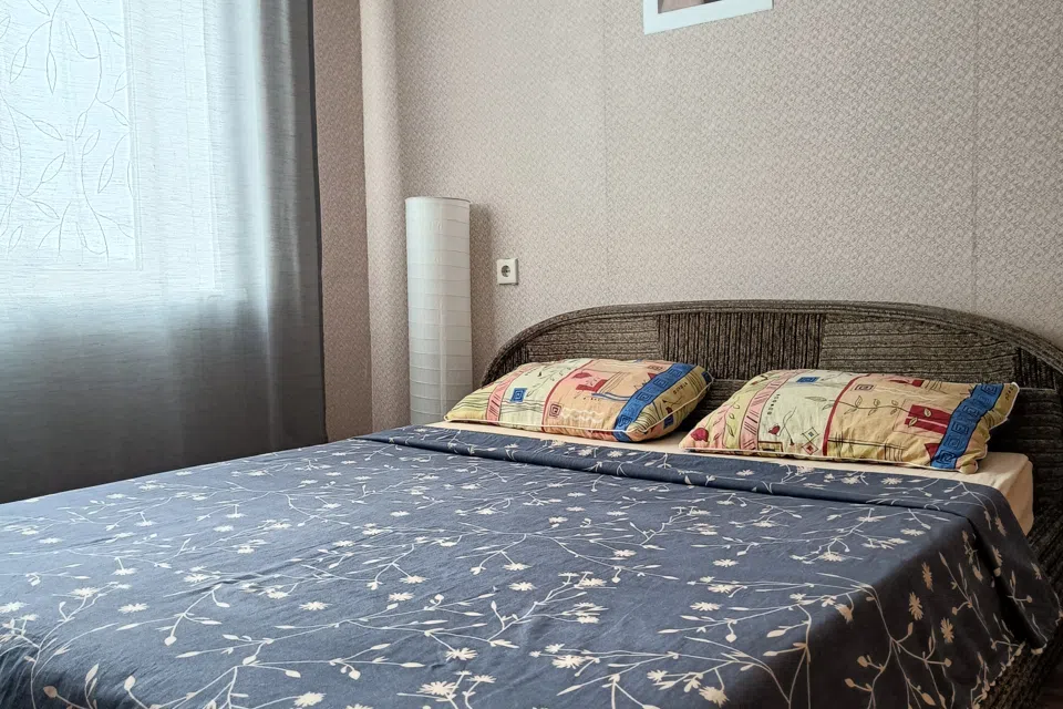 Однокомнатная квартира рядом с МНТК и Заря. Аэропорт.
