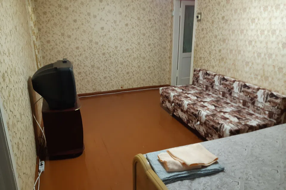 2-комнатная квартира Гагарина 1 линия 9