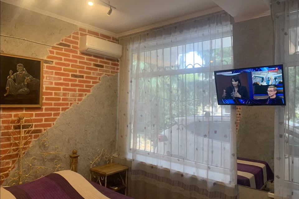 Апартаменты люкс двух комнатные в центре Ялты с парковкой