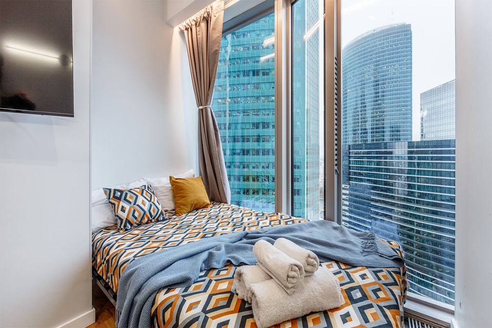 Панорамная студия в Москва-Сити с видом на башни и город